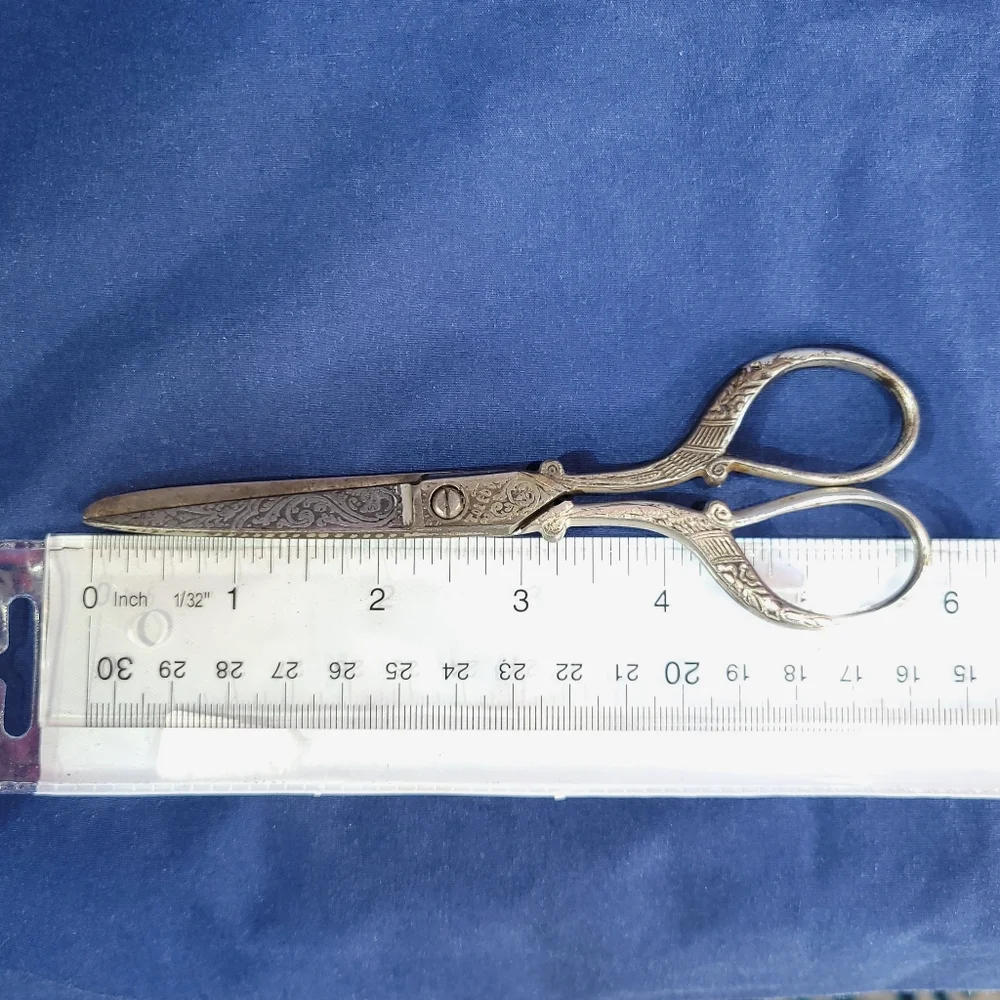 Vintage Spanish Toledo Etched Sewing Scissors - Picture 11 of 11